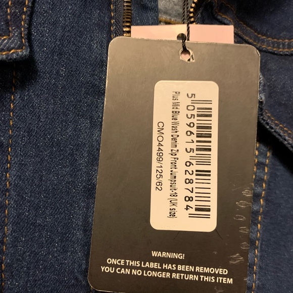 Prettylittlething PLUS Mid Blue Wash Denim Zip Front Jumpsuit - Picture 5 of 5